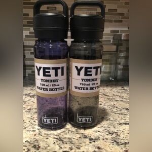 Two (2) Yeti YONDER 25 oz Water Bottles NEW - 1 Navy & 1 Charcoal